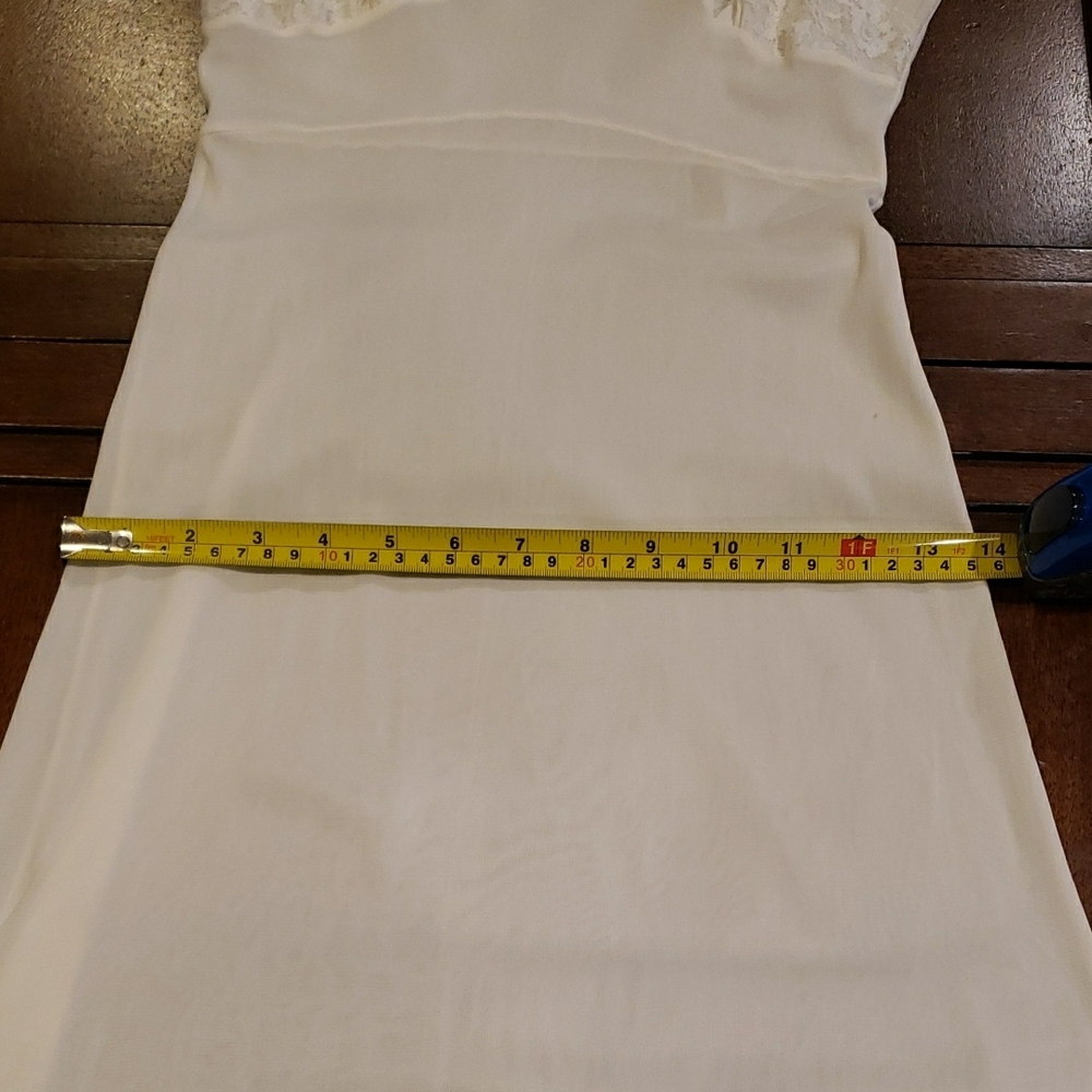 Elegant Vintage Cream/White Lace Slip - Picture 10 of 13